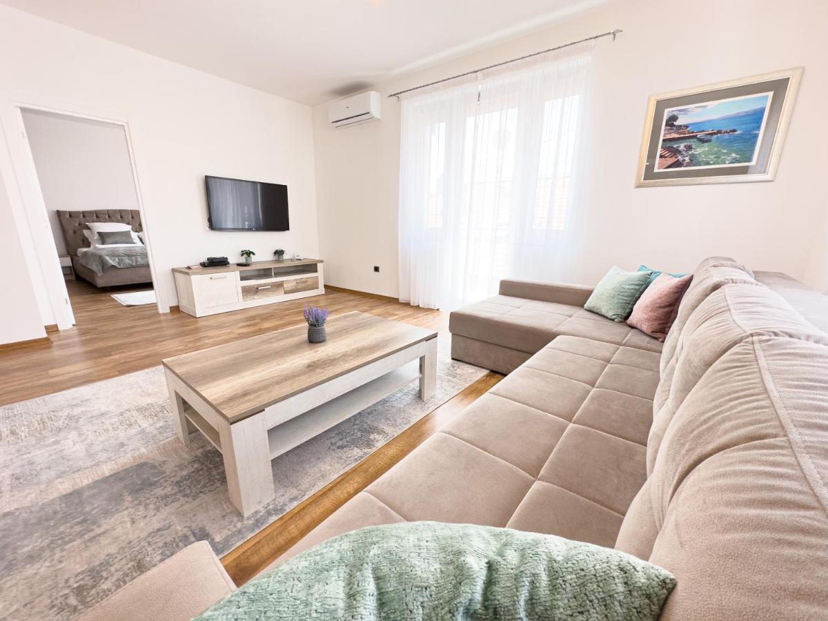 Luxurious And Cosy Brick - Free Private Parking Appartement SJJ